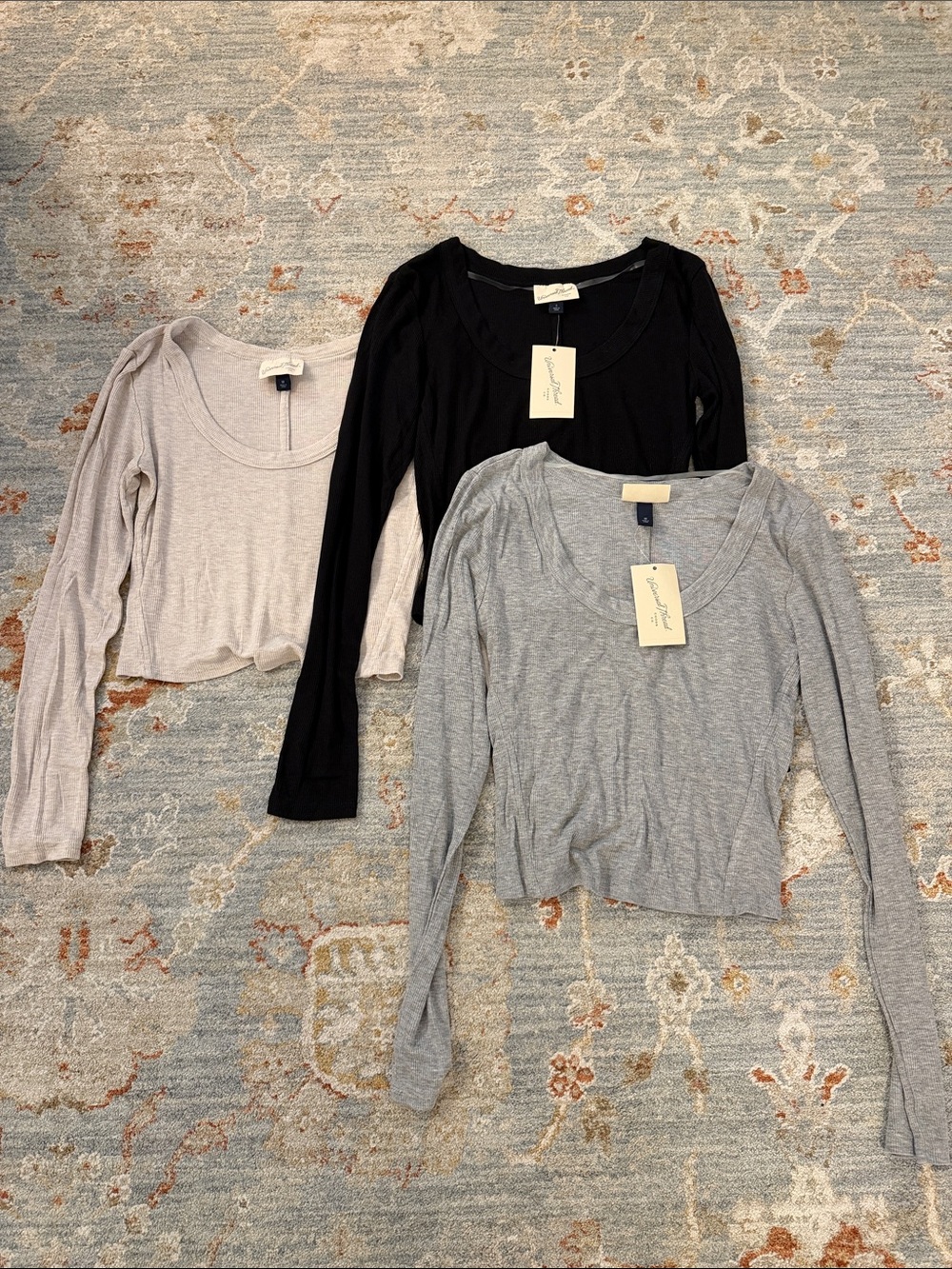 Universal Thread Cropped Long Sleeves